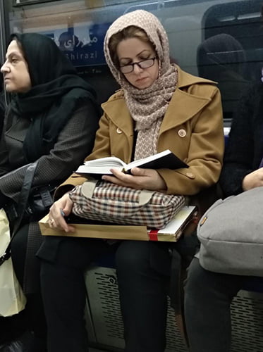 reading books in Tehran subway 18