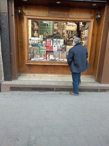 در شباهت کتابفروشیها و لباسفروشیها