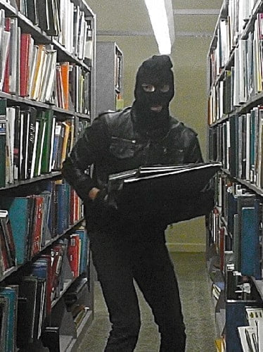 آیا تا به حال کتاب دزدیدید؟