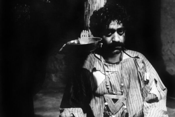 عزت الله انتظامی در فیلم گاو