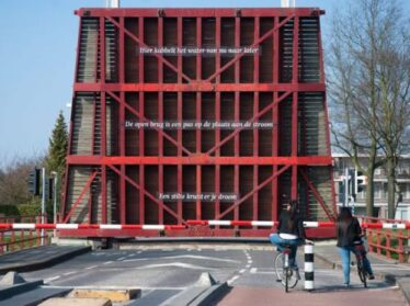  پسازبان و شعر اجرایی محیطی