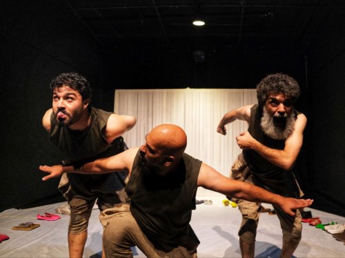 نمایش به کفشات نگاه کن