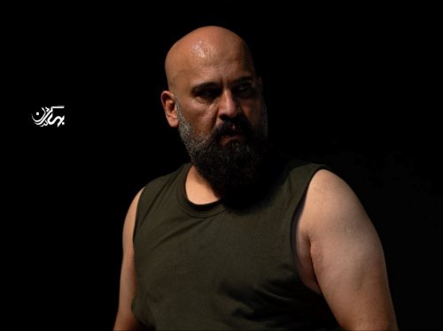 نمایش به کفشات نگاه کن