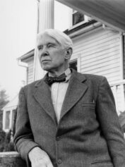  نگاهی به شعر «در کنار پنجره» از کارل سندبرگ، شاعر آمریکایی