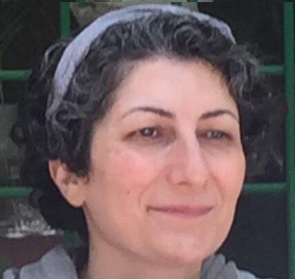 مژگان خاکی